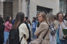 Opositores en las inmediaciones del Machado. /SN