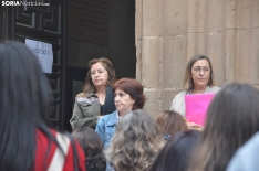 Opositores en las inmediaciones del Machado. /SN