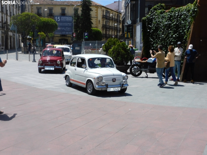 En im&aacute;genes: Decenas de coches antiguos invaden Mariano Granados