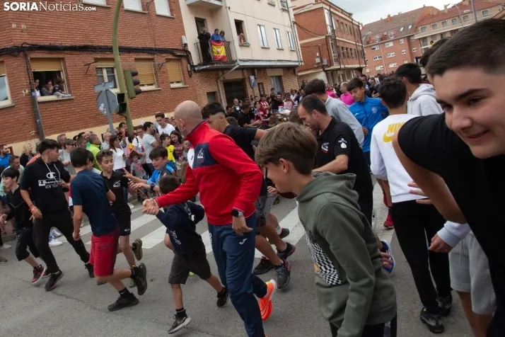 En im&aacute;genes: Los m&aacute;s peque&ntilde;os de Soria tambi&eacute;n se atreven con los encierros