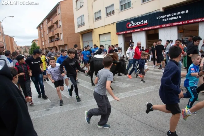 En im&aacute;genes: Los m&aacute;s peque&ntilde;os de Soria tambi&eacute;n se atreven con los encierros