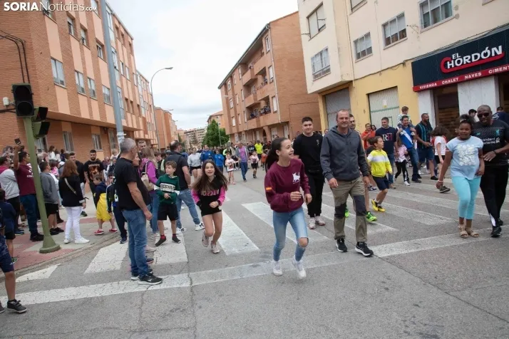 En im&aacute;genes: Los m&aacute;s peque&ntilde;os de Soria tambi&eacute;n se atreven con los encierros