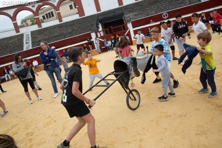 En im&aacute;genes: Los m&aacute;s peque&ntilde;os de Soria tambi&eacute;n se atreven con los encierros