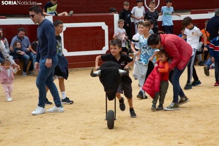 En im&aacute;genes: Los m&aacute;s peque&ntilde;os de Soria tambi&eacute;n se atreven con los encierros