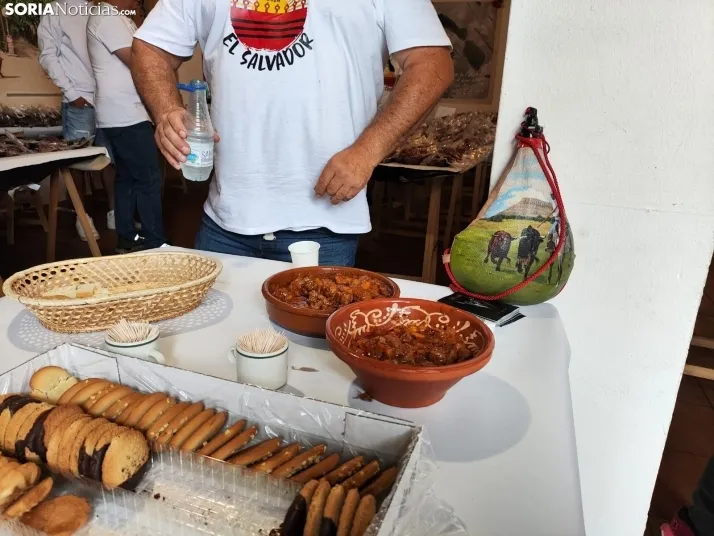 Reparto y recogida de la tajada en crudo del Sábado Agés.