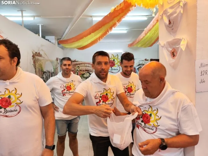 Reparto y recogida de la tajada en crudo del Sábado Agés.