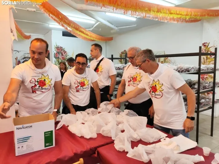 Reparto y recogida de la tajada en crudo del Sábado Agés.