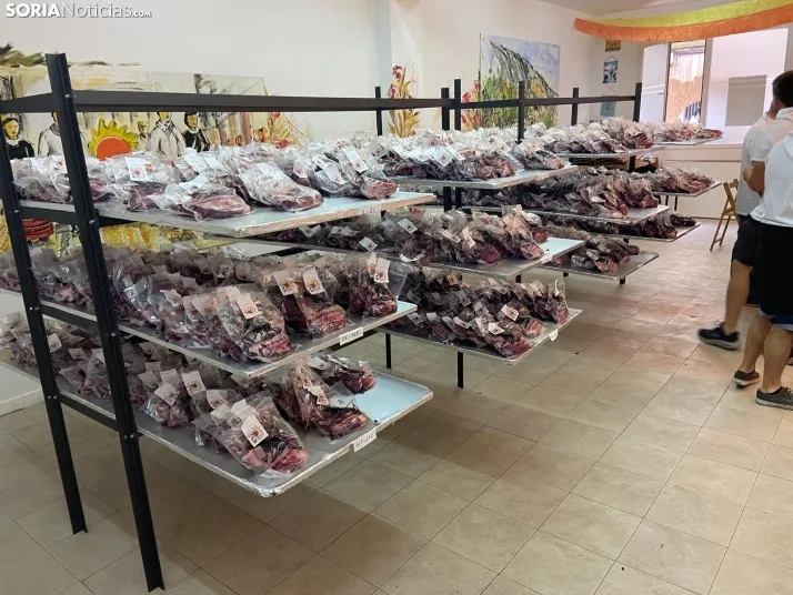 Reparto y recogida de la tajada en crudo del Sábado Agés.