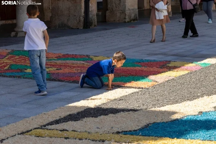 EN FOTOS | El Burgo de Osma se llena de color e ilusi&oacute;n en la procesi&oacute;n del Corpus Christi