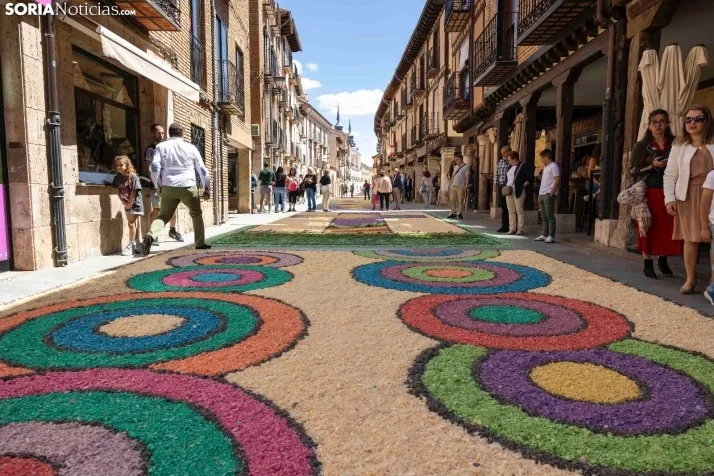 EN FOTOS | El Burgo de Osma se llena de color e ilusi&oacute;n en la procesi&oacute;n del Corpus Christi