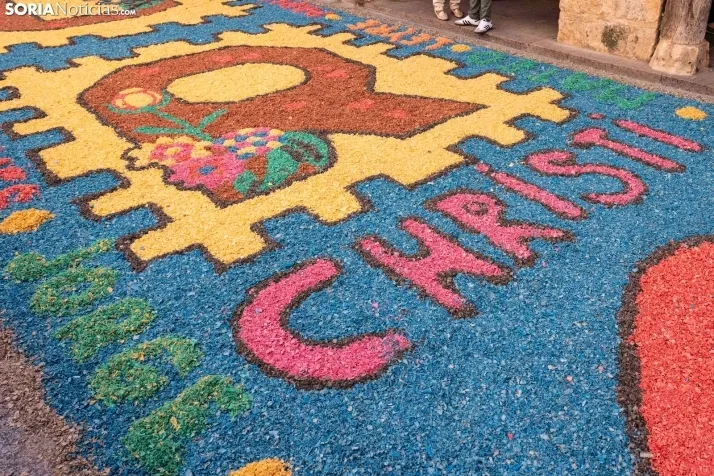 EN FOTOS | El Burgo de Osma se llena de color e ilusi&oacute;n en la procesi&oacute;n del Corpus Christi