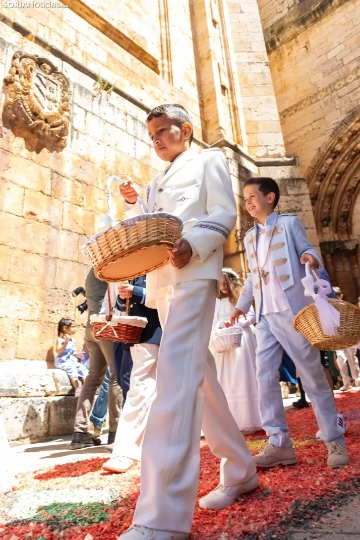 EN FOTOS | El Burgo de Osma se llena de color e ilusi&oacute;n en la procesi&oacute;n del Corpus Christi