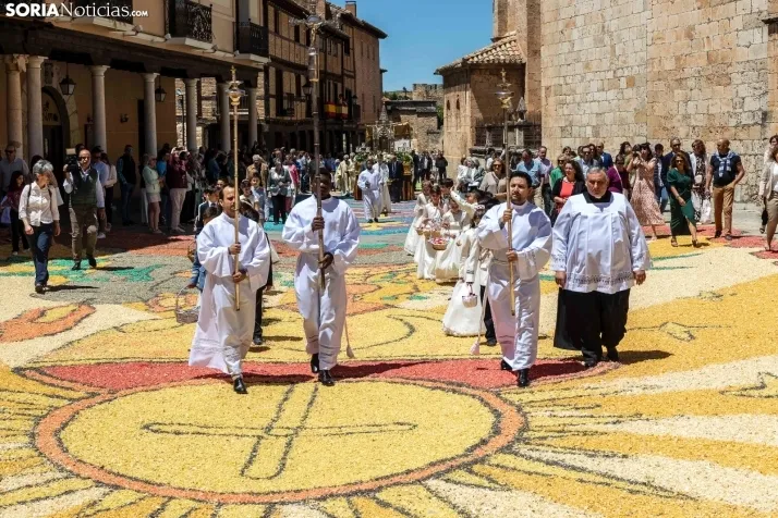 EN FOTOS | El Burgo de Osma se llena de color e ilusi&oacute;n en la procesi&oacute;n del Corpus Christi