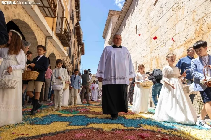 EN FOTOS | El Burgo de Osma se llena de color e ilusi&oacute;n en la procesi&oacute;n del Corpus Christi
