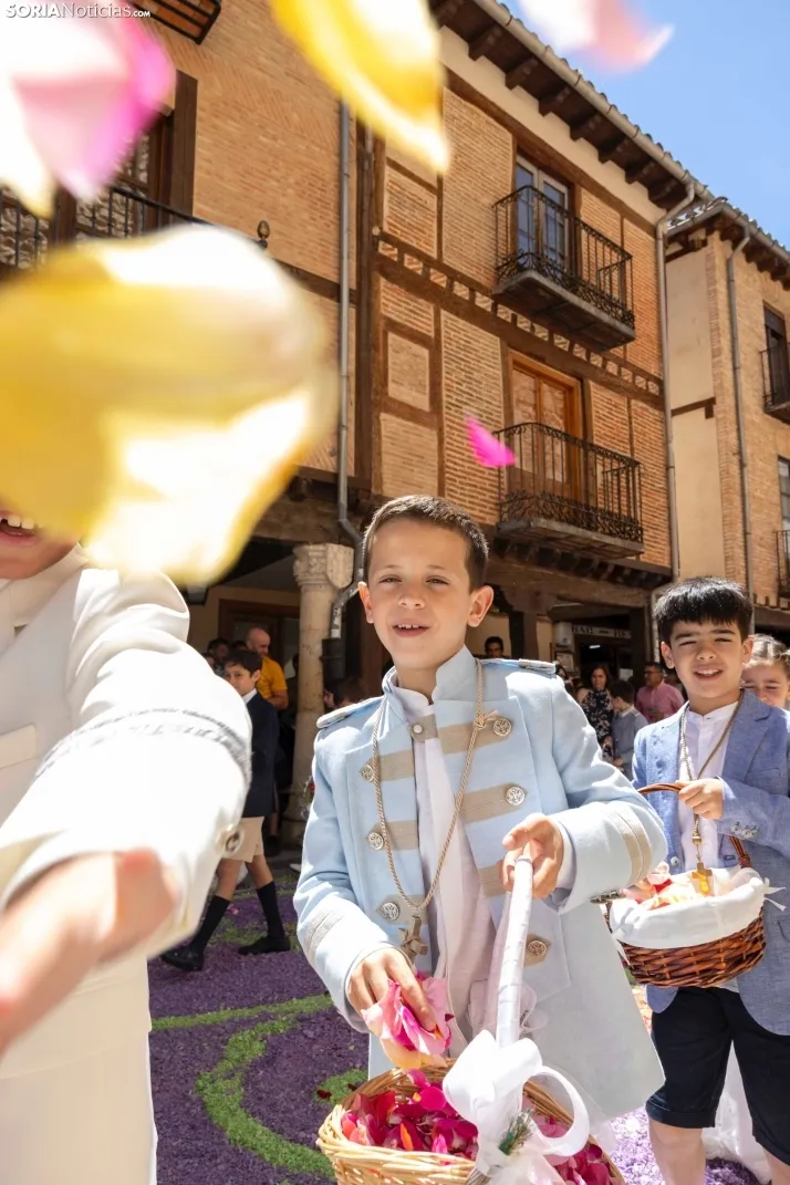 EN FOTOS | El Burgo de Osma se llena de color e ilusi&oacute;n en la procesi&oacute;n del Corpus Christi