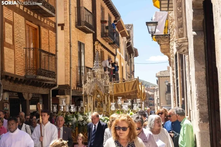EN FOTOS | El Burgo de Osma se llena de color e ilusi&oacute;n en la procesi&oacute;n del Corpus Christi