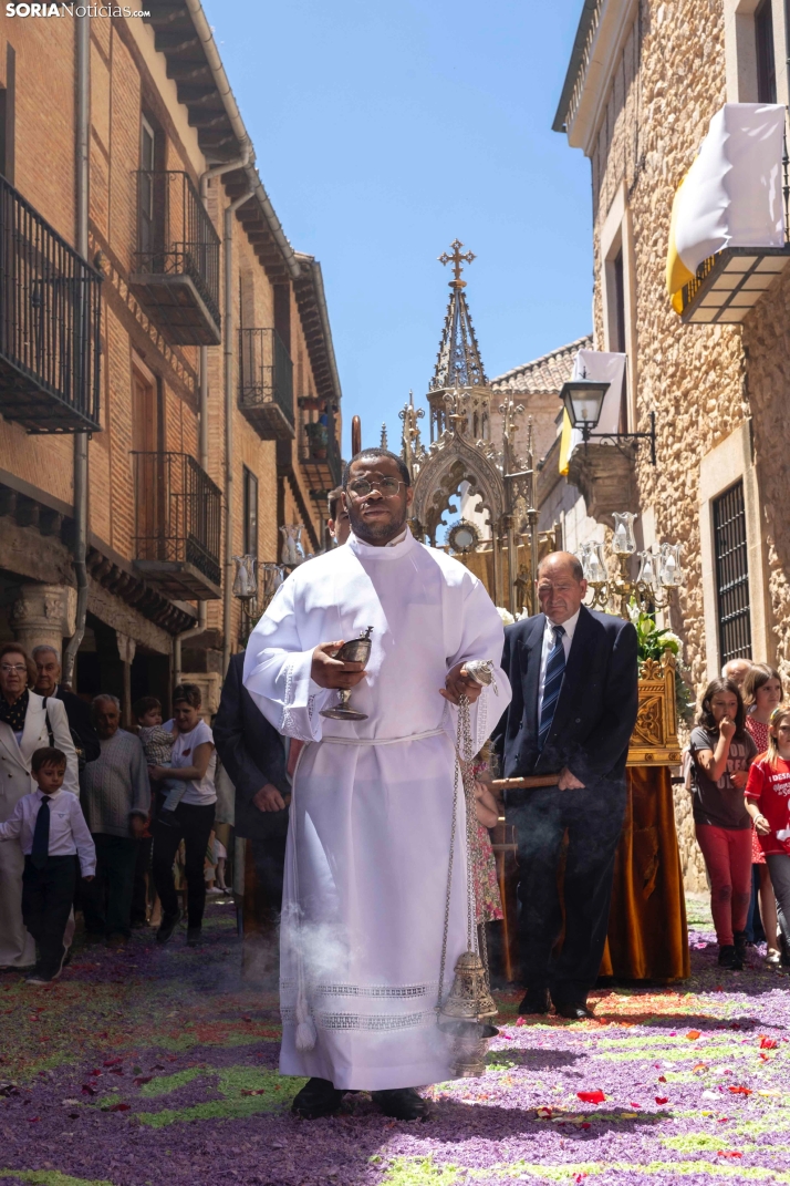 EN FOTOS | El Burgo de Osma se llena de color e ilusi&oacute;n en la procesi&oacute;n del Corpus Christi