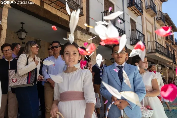 EN FOTOS | El Burgo de Osma se llena de color e ilusi&oacute;n en la procesi&oacute;n del Corpus Christi