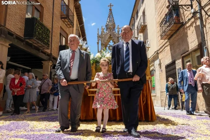 EN FOTOS | El Burgo de Osma se llena de color e ilusi&oacute;n en la procesi&oacute;n del Corpus Christi