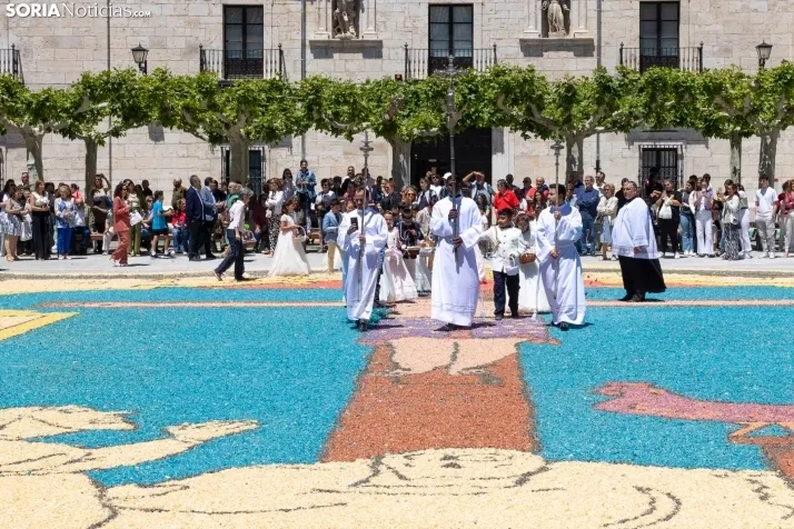 EN FOTOS | El Burgo de Osma se llena de color e ilusi&oacute;n en la procesi&oacute;n del Corpus Christi