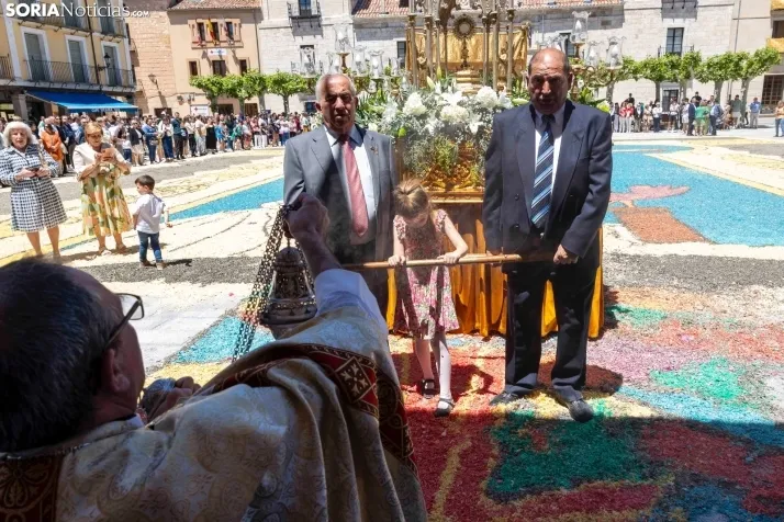 EN FOTOS | El Burgo de Osma se llena de color e ilusi&oacute;n en la procesi&oacute;n del Corpus Christi