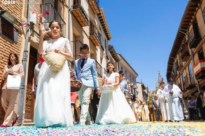 EN FOTOS | El Burgo de Osma se llena de color e ilusi&oacute;n en la procesi&oacute;n del Corpus Christi