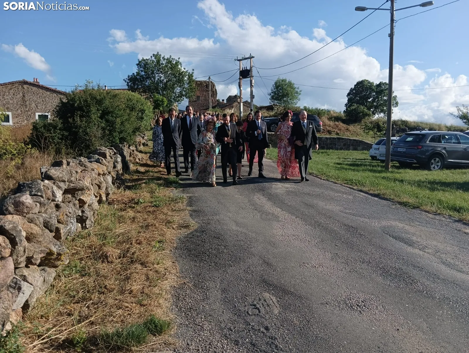Foto 2 - Almeida o Irene Urdangar&iacute;n: As&iacute; ha sido la llegada de los invitados a la boda de Ver&oacute;nica Urquijo en Hinojosa de la Sierra
