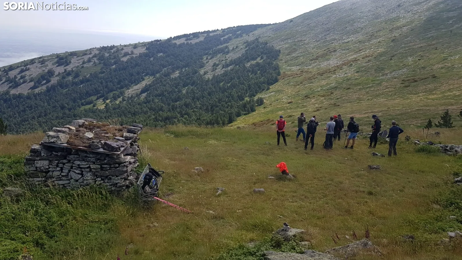 Foto 2 - Los vecinos de &Aacute;greda inauguran el refugio de las Canalejas del Moncayo