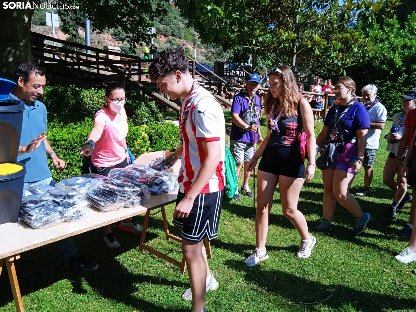 Recogida de residuos en el río Duero por los Scouts