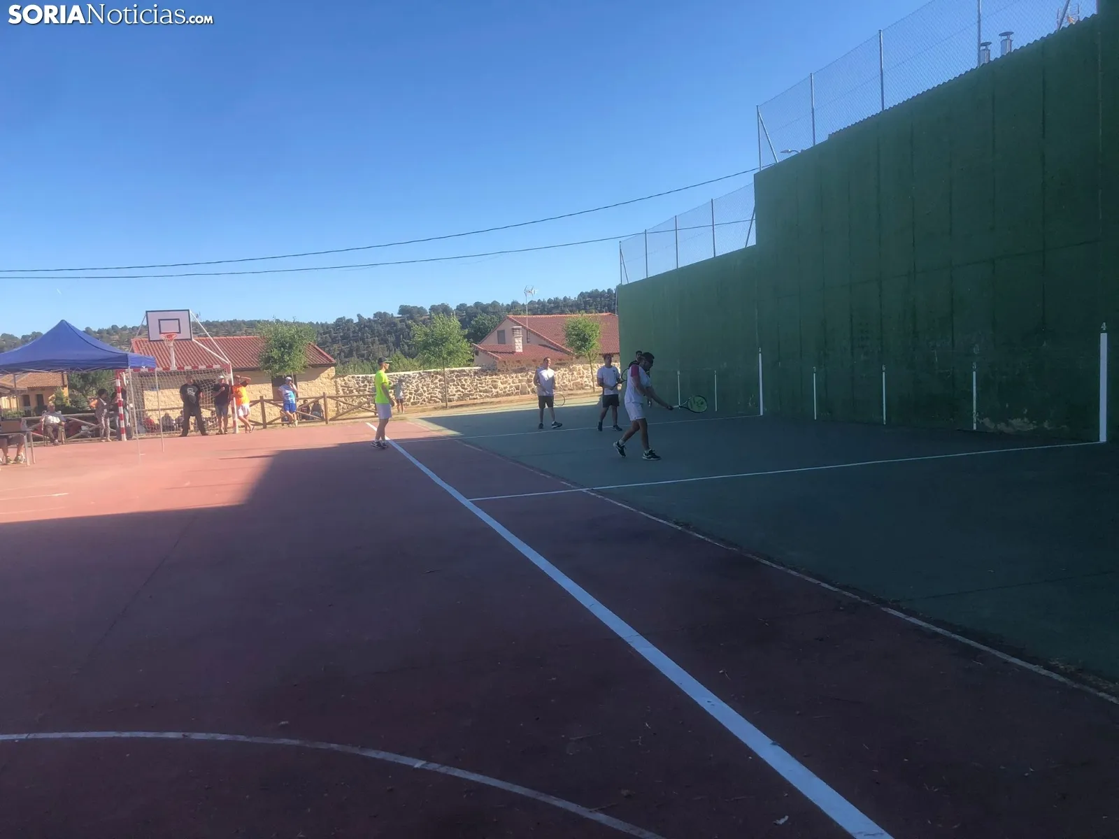 Foto 8 - Orillares vive una deportiva jornada con el II Campeonato de frontenis de la localidad