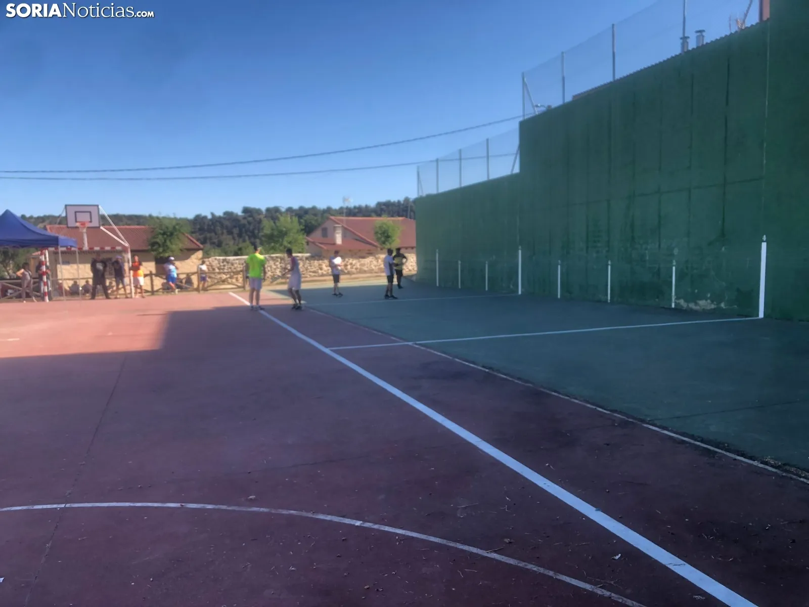 Foto 9 - Orillares vive una deportiva jornada con el II Campeonato de frontenis de la localidad
