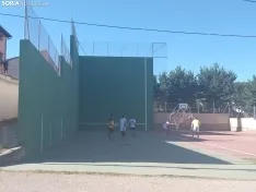Foto 10 - Orillares vive una deportiva jornada con el II Campeonato de frontenis de la localidad