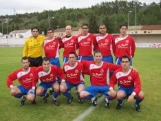Los jugadores del Sporting Uxama festejan el centenario/ Álvaro Rodríguez.