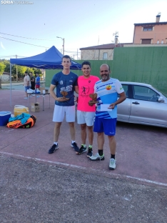 Foto 4 - Orillares vive una deportiva jornada con el II Campeonato de frontenis de la localidad