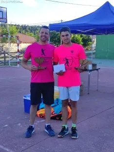 Foto 5 - Orillares vive una deportiva jornada con el II Campeonato de frontenis de la localidad