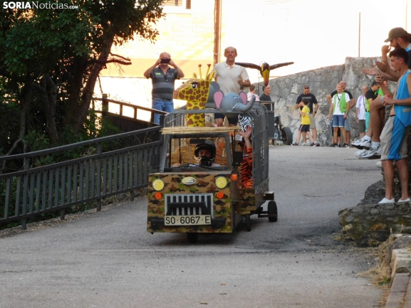 Adrenalina y velocidad en los Autos Locos de San Leonardo de Yagüe, en fotos