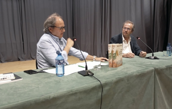 El escritor Javier Moro comparte en El Burgo 30 años de experiencia literaria en el Diálogo de la Lengua 