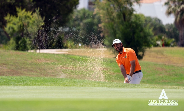 El golfista soriano Daniel Berná acaba en el top 20 en el Alps de Andalucía