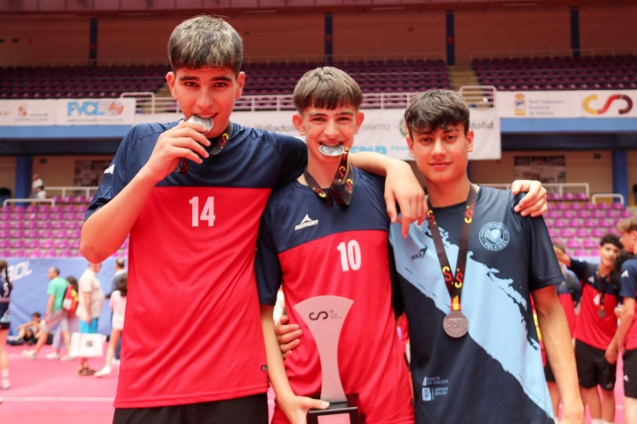 La Federación Española de Voleibol convoca a tres jugadores del Sporting para preparar el Preeuropeo Sub-15