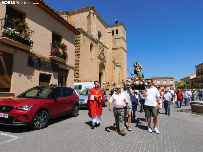 Decenas de coches son bendecidos en Berlanga de Duero en honor a San Cristóbal, en fotos