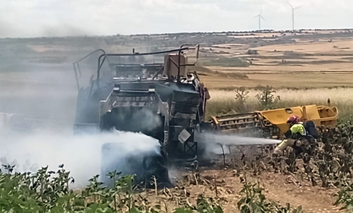 Arde una empacadora en Ledesma de Soria