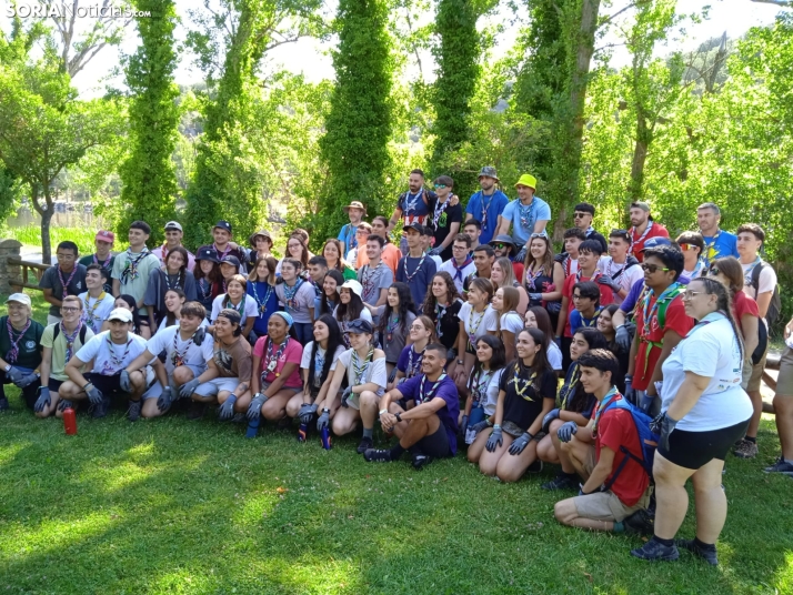 Alrededor de 100 Scouts se vuelcan en la limpieza de los márgenes del Duero