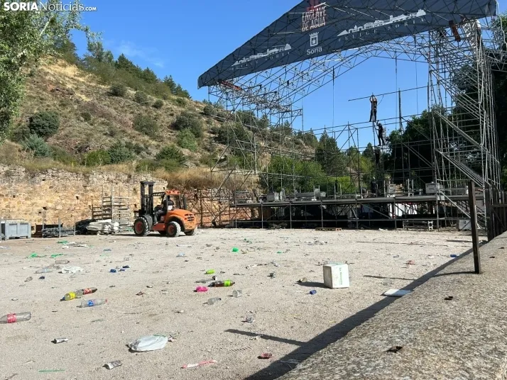 En im&aacute;genes: Las orillas del Duero, pr&aacute;cticamente impolutas, tras la celebraci&oacute;n del Encl
