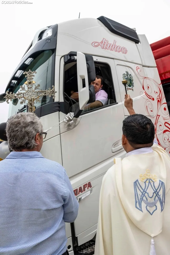 GALER&Iacute;A | &Oacute;lvega celebra San Crist&oacute;bal con su tradicional bendici&oacute;n de camiones