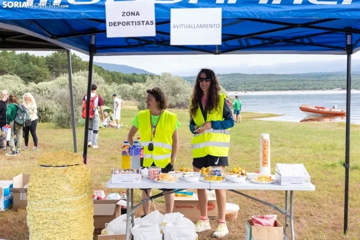 GALER&Iacute;A | Cientos de nadadores se lanzan al agua para disputar la IV Traves&iacute;a a Nado Cuerda del 