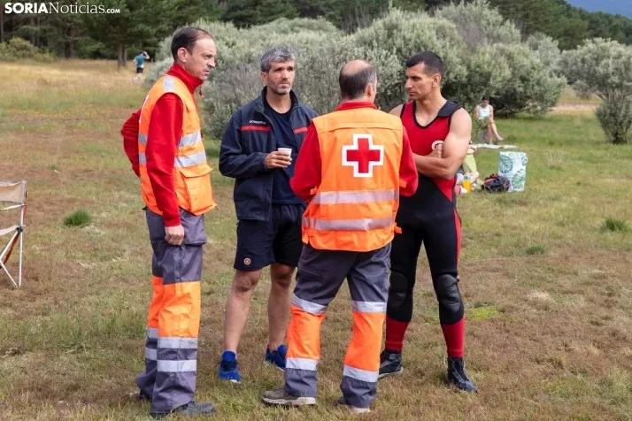 GALER&Iacute;A | Cientos de nadadores se lanzan al agua para disputar la IV Traves&iacute;a a Nado Cuerda del 