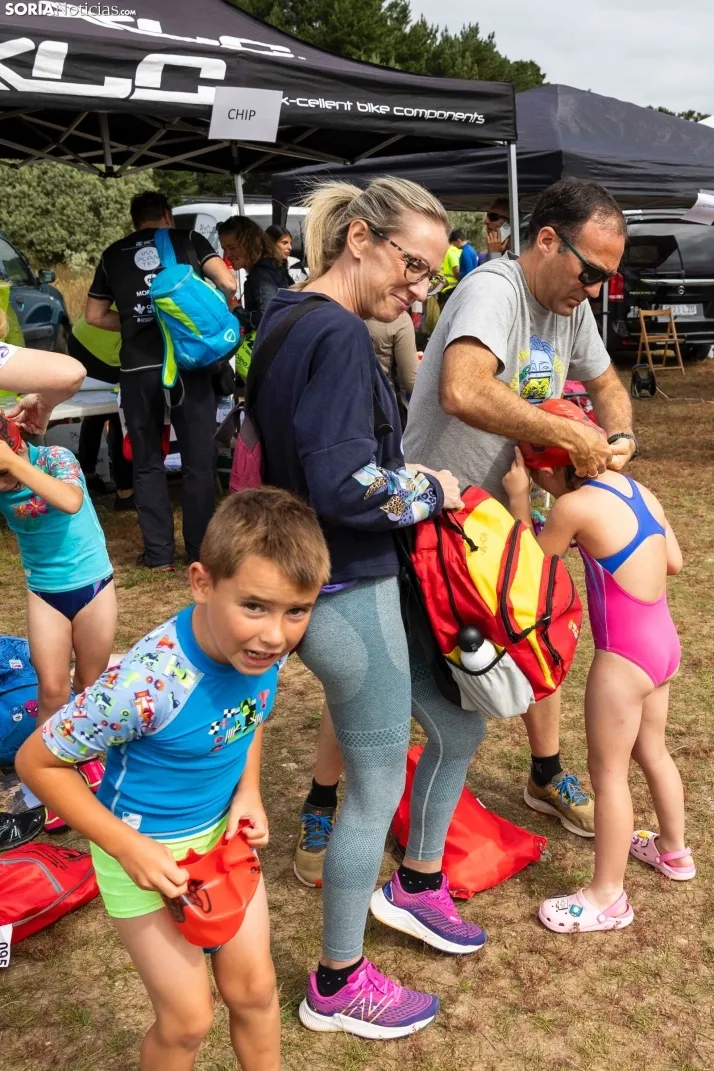 GALER&Iacute;A | Cientos de nadadores se lanzan al agua para disputar la IV Traves&iacute;a a Nado Cuerda del 