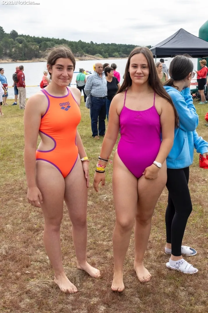 GALER&Iacute;A | Cientos de nadadores se lanzan al agua para disputar la IV Traves&iacute;a a Nado Cuerda del 