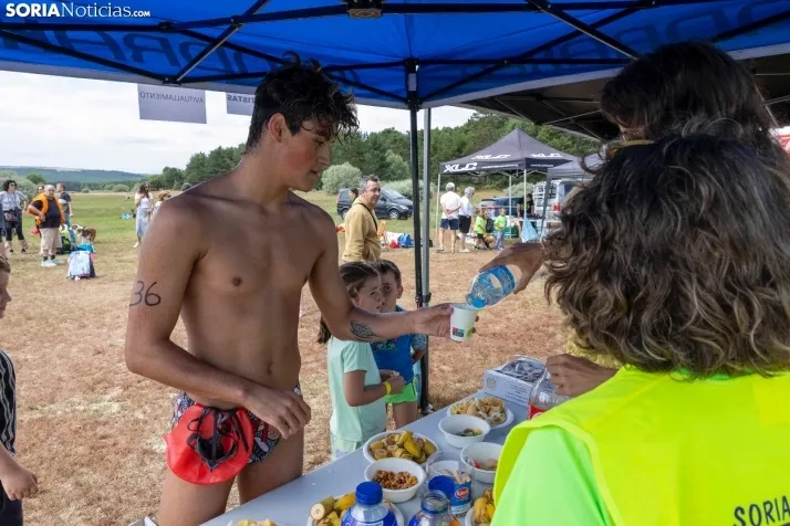 GALER&Iacute;A | Cientos de nadadores se lanzan al agua para disputar la IV Traves&iacute;a a Nado Cuerda del 
