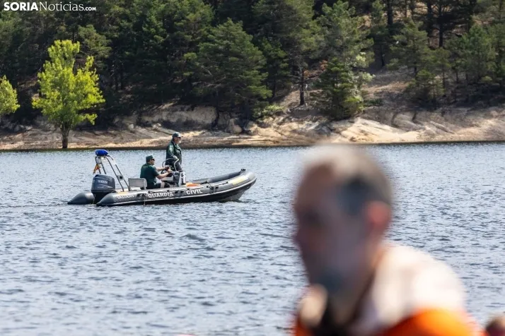 GALER&Iacute;A | Cientos de nadadores se lanzan al agua para disputar la IV Traves&iacute;a a Nado Cuerda del 